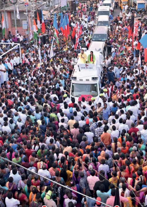 மக்களுடன் கமல்  கனல் தெறிக்கும் கேள்விகள்... அனல் தெறிக்கும் பிரச்சாரம்... 