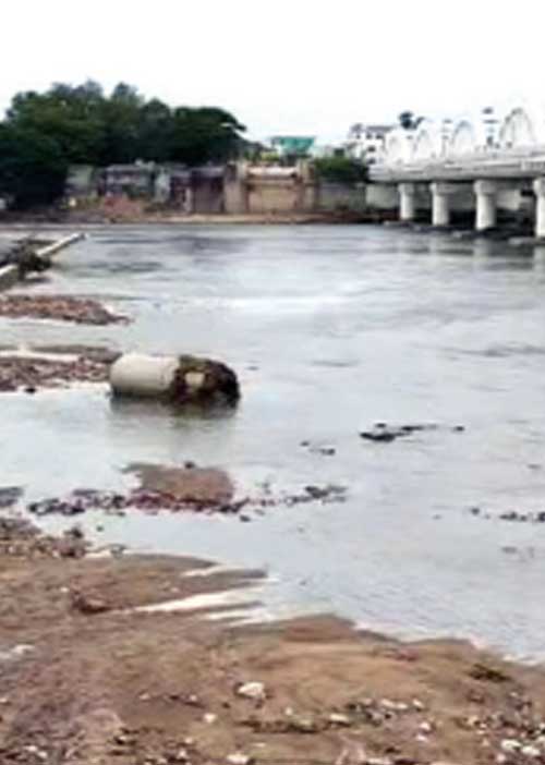 காவிரி பாலம் மண் அரிப்பு! அரசியலாக்கும் கட்சிகள்!