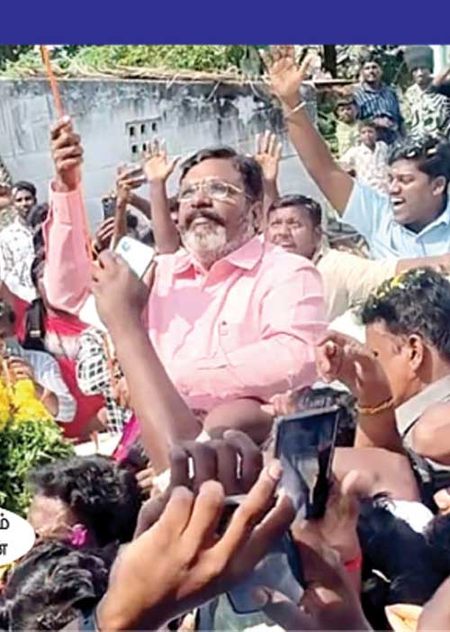 இந்துத்துவா கலெக்டர்! குமுறும் வி.சி.க.வினர்!
