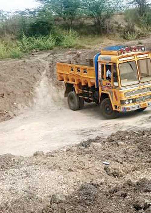 மணல் கொள்ளையரிடம் லஞ்சம்! டைரியில் சிக்கிய அதிகாரிகள்!