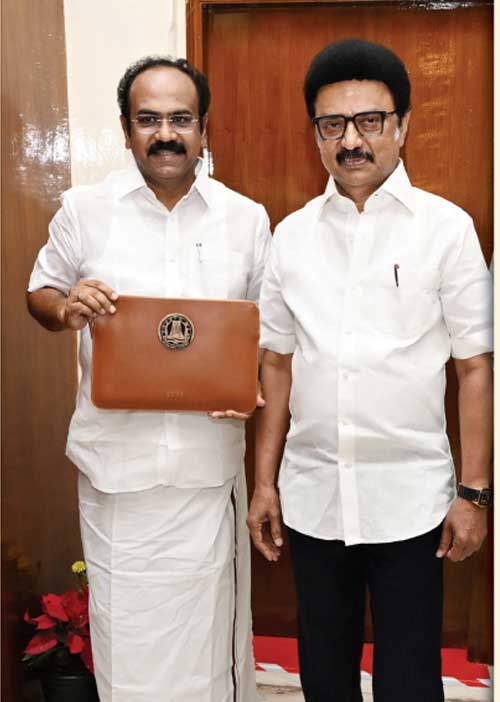 அனைத்துத் துறைகளிலும் தமிழகம் முதலிடம்! உயர்த்தாமல் ஓயமாட்டேன் ! முதல்வர் சபதம்!