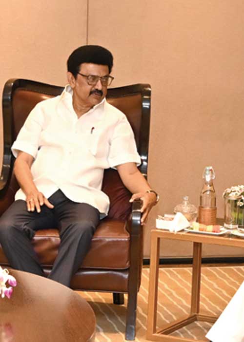 திரண்ட முதல்வர்கள் அதிர்ந்த டெல்லி!