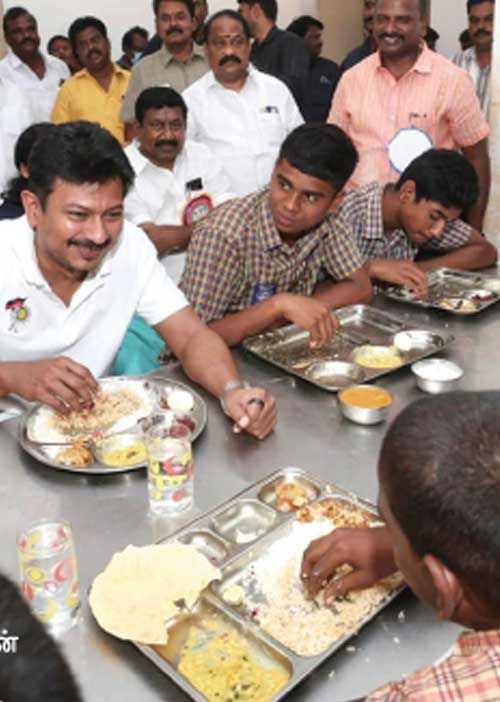 பரிவு! மரியாதை! அக்கறை! -சிவகங்கையில் அசத்திய துணை முதல்வர்!