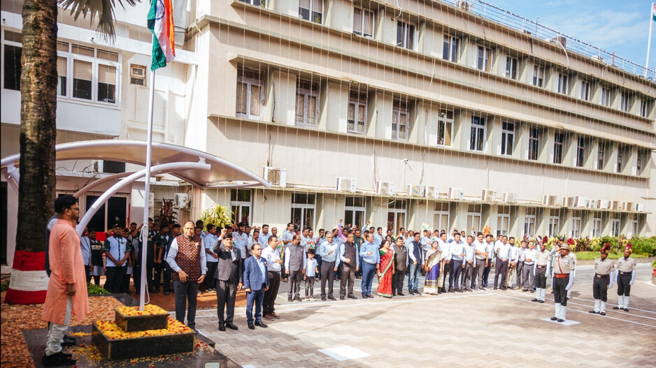 Bhubaneswar: ଓଏମସି ପକ୍ଷରୁ ୭୯ତମ ସ୍ଵାଧୀନତା ଦିବସ ପାଳିତ, ଭୁବନେଶ୍ୱର ସ୍ଥିତ ମୁଖ୍ୟ କାର୍ଯ୍ୟାଳୟ ପରିସରରେ ଜାତୀୟ ପତାକା ଉତ୍ତୋଳନ