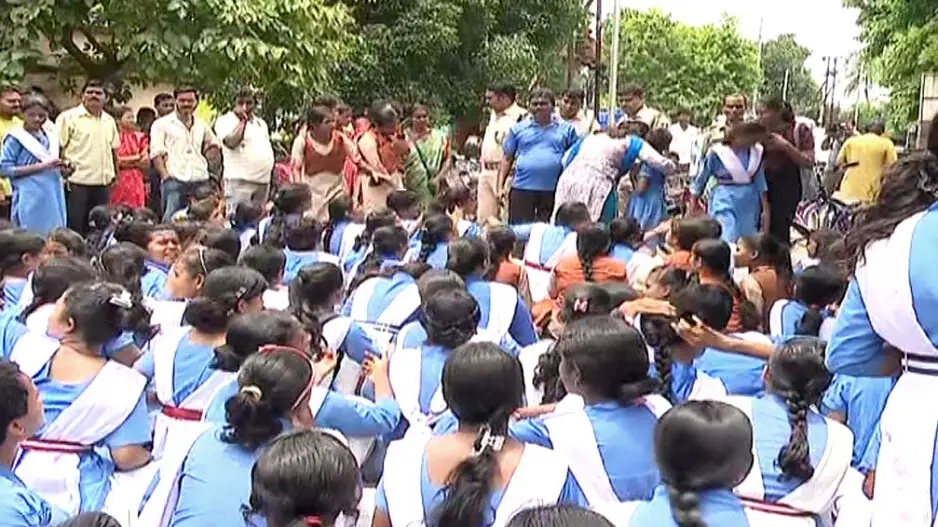 Bhubaneswar school students protest teacher's arrest
