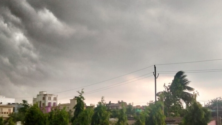Low pressure to weaken; IMD issues yellow alert for thunderstorm in Odisha till April 16