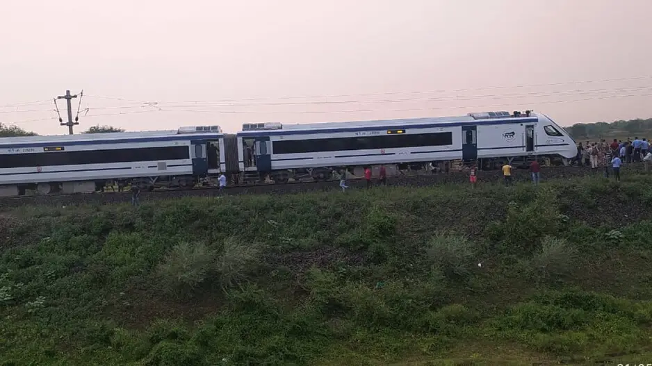 Puri-Howrah Vande Bharat express forced to stop after overhead power line snaps