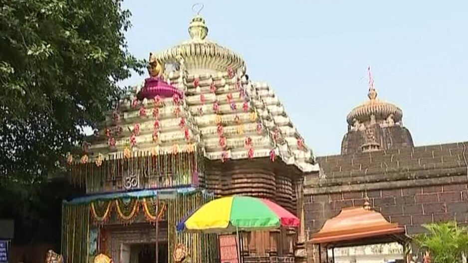 Row among Lingaraj temple servitors resolved, rituals to commence