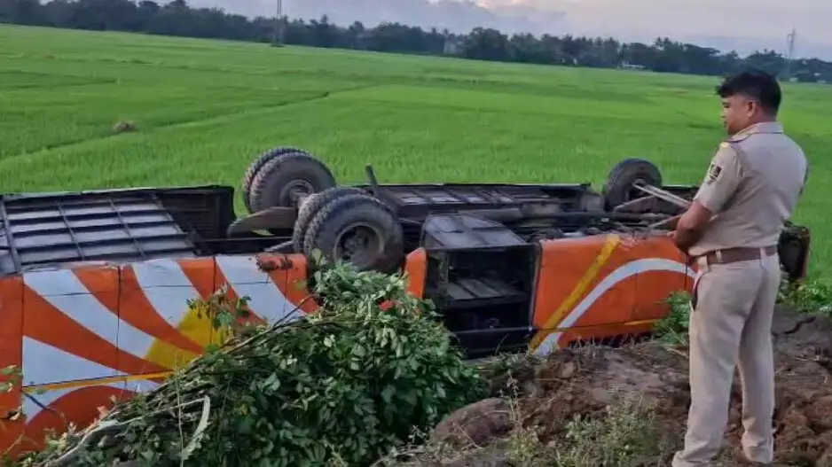 4 tourists killed, 16 critical as bus from Uttar Pradesh meets with accident in Odisha