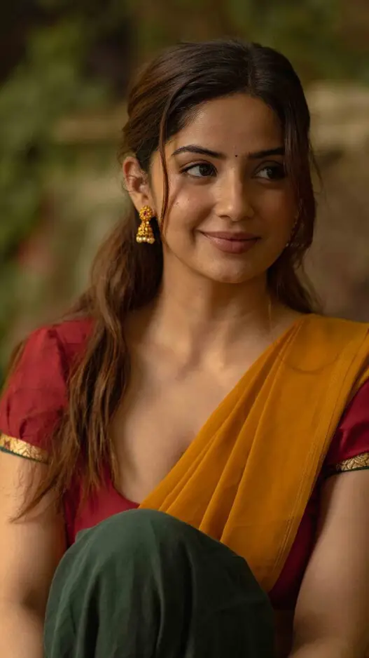 Actress Kashmira Pardeshi Dazzles In Traditional Saree Photoshoot