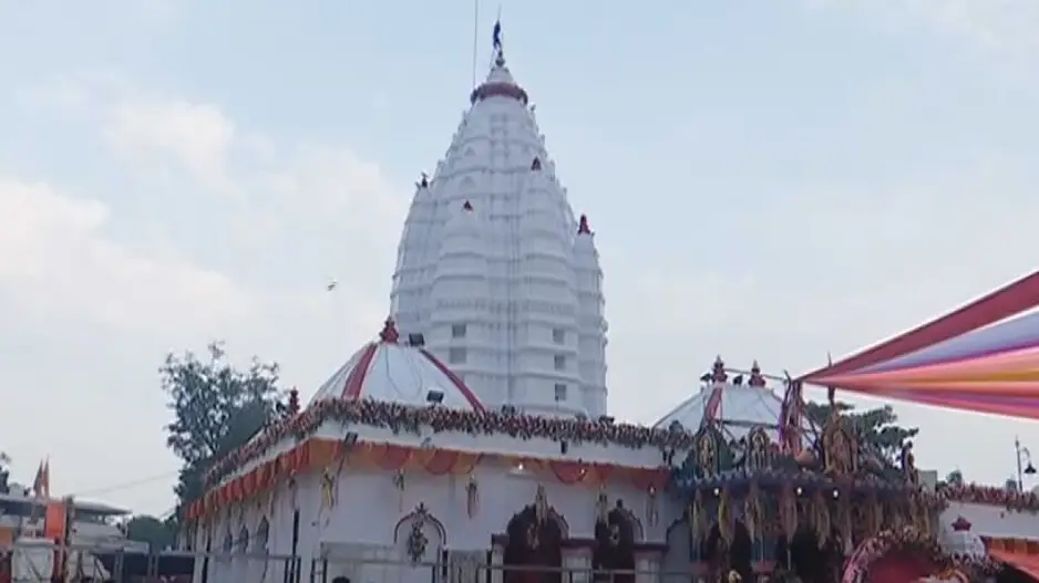 Mahalaya: Goddes Samaleswari dons ‘Dhabalamukhi Besha’, 'pinda' offered to forefathers