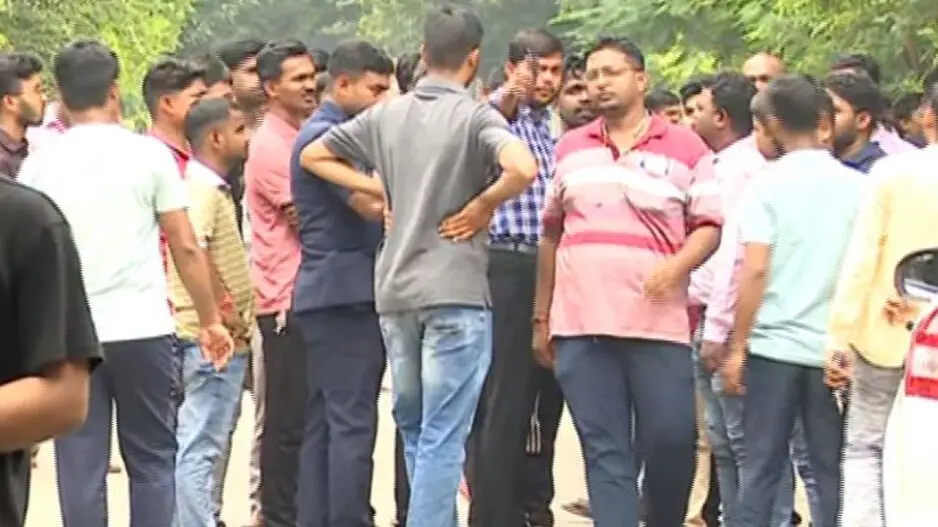 OSSSC RI, Amin recruitment: Aspirants stage protest in front of Odisha Minister’s residence over ‘irregularities’