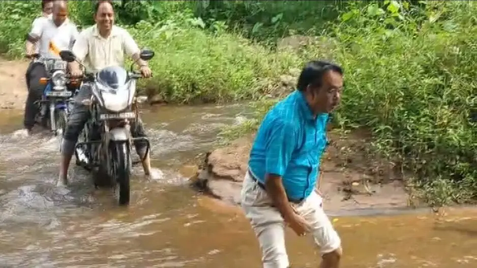 Doctors on bikes wade through stream to provide treatment to diarrhoea patients in Odisha