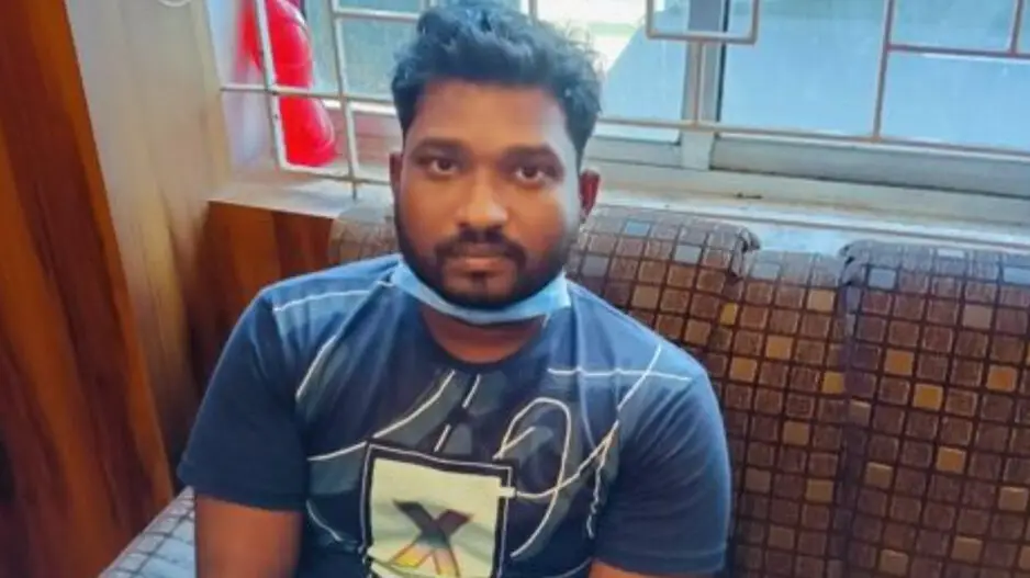 Cuttack SCB medical data entry operator caught red-handed while taking Rs 2000 bribe