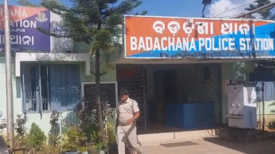 Police team on mission to rescue minor girl attacked in Jajpur, 7 injured