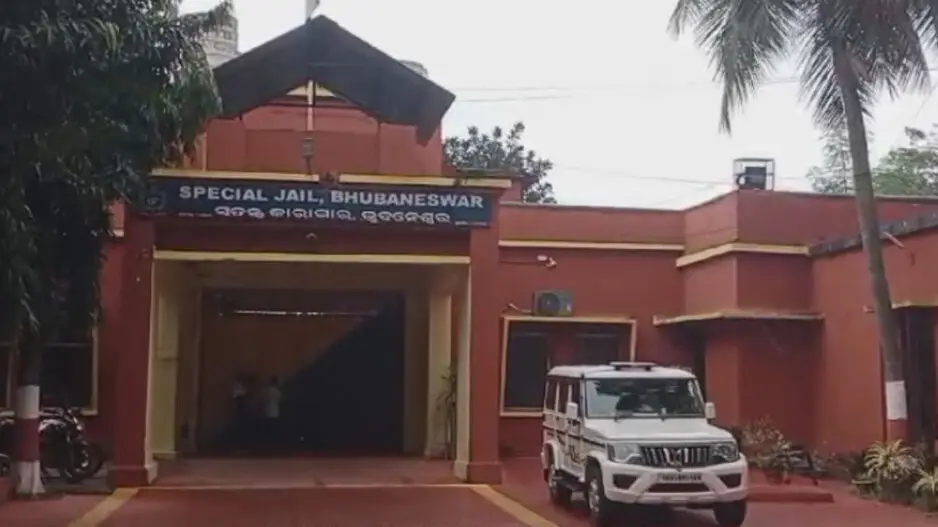 3 including warden injured in attack by Jharapada jail inmates in Bhubaneswar
