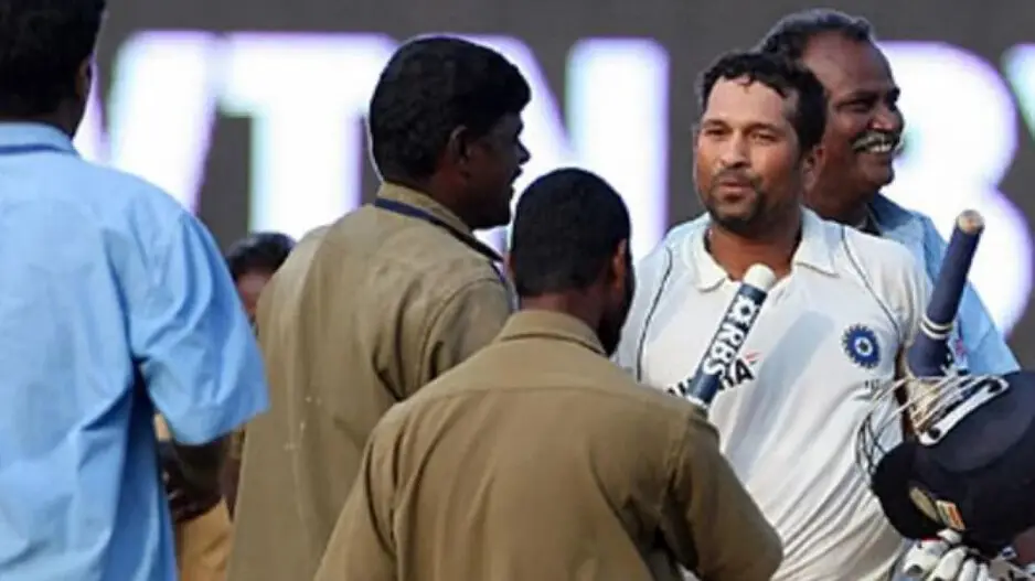 Rare moment! When Sachin Tendulkar celebrated match win with groundsmen– Watch