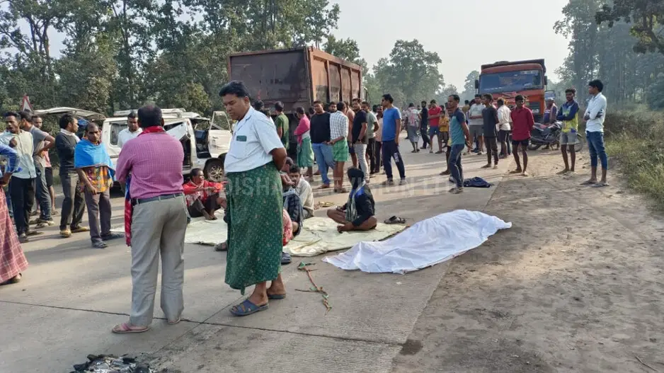 6 killed, 5 critical as pick-up van rams into trailer due to dense fog in Odisha's Sundargarh