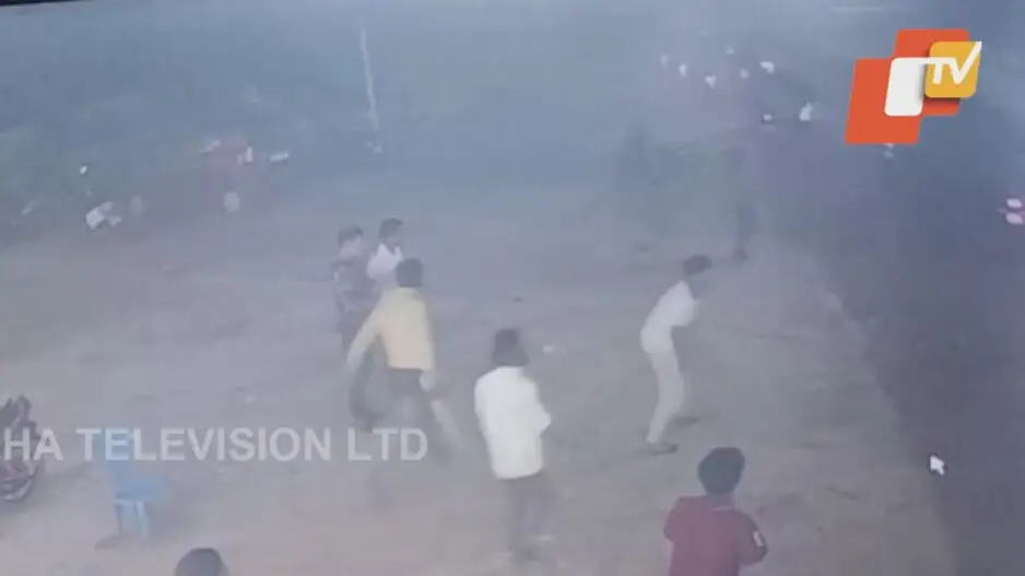 Bhubaneswar turns into battlefield as bombs hurled over past enmity