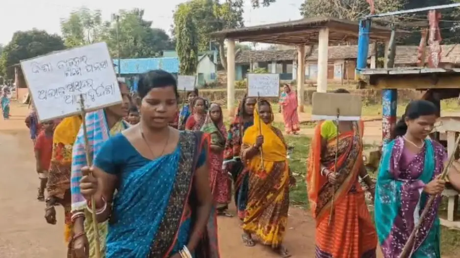 Women resort to puja to end liquor sale in their village in Keonjhar