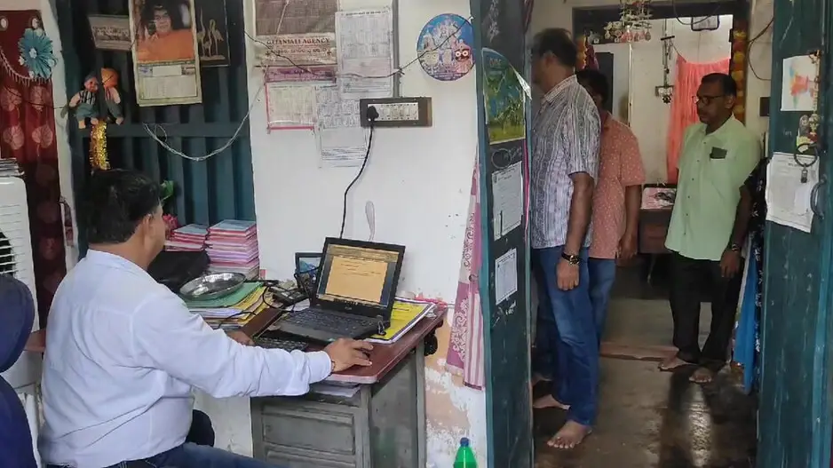 Odisha Vigilance traps Junior Engineer while taking Rs 10,000 bribe in Kandhamal