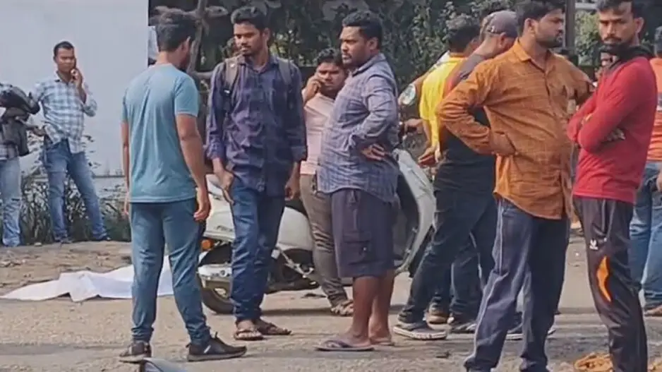 Man on his way to drop daughter in school crushed to death under speeding truck in Sundargarh