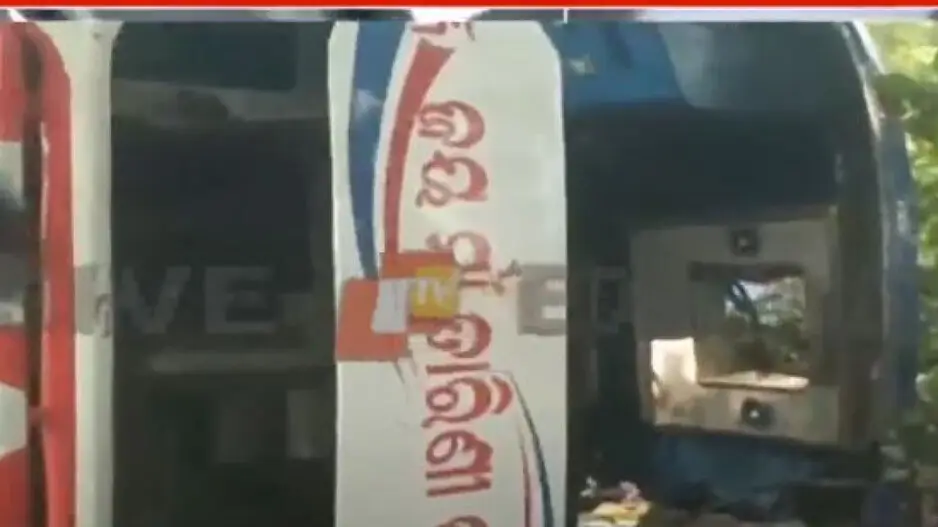 One dead, over 30 injured as bus overturns in Nayagarh