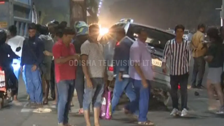 Drunk driver crashes car into road divider in Bhubaneswar, 2 injured