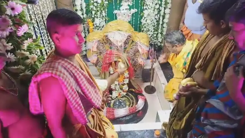 Bada Osha: Devotees throng Lord Dhabaleswar temple to witness His ‘Badasinghar Besha’