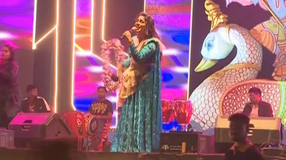 Tension erupts at Bali Yatra after police stop Ollywood singer Asima Panda during performance