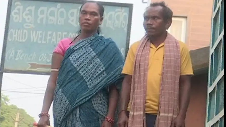Hapless parents hand over baby girl to child care unit in Bolangir to migrate outside state in search of work