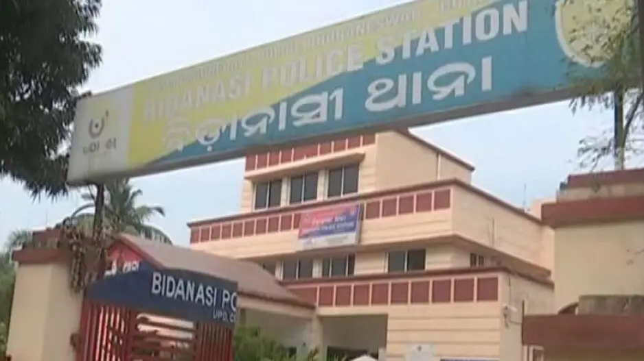 Fraudsters impersonating IAS officers dupe job seekers of crores in Odisha, 1 arrested