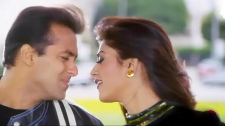 Teenage obsession of THIS actress led her to 'romance' Salman Khan after he saw her 15YO pic