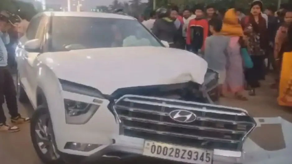 Multiple vehicles crash causes gridlock in Bhubaneswar, over 7 injured; irked people stage roadblock