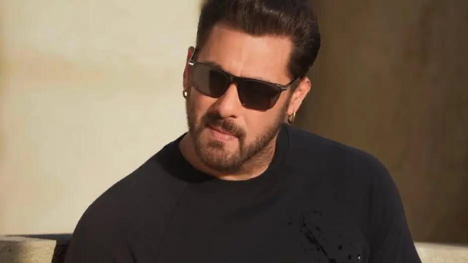 When Salman Khan tried to impress a girl in red saree but instead...Watch