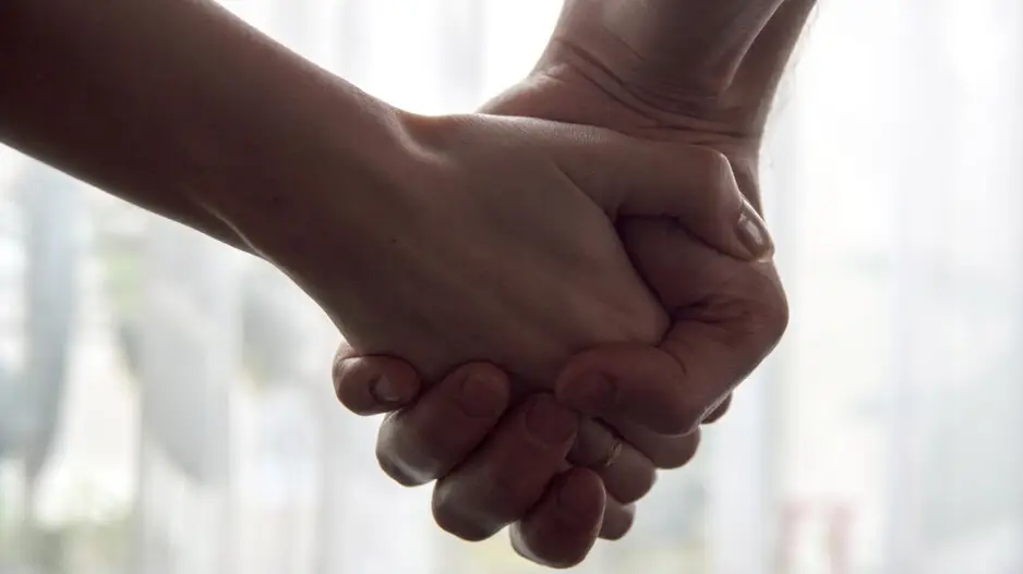 Woman elopes with beggar leaving behind husband and 6 children! Here's the truth