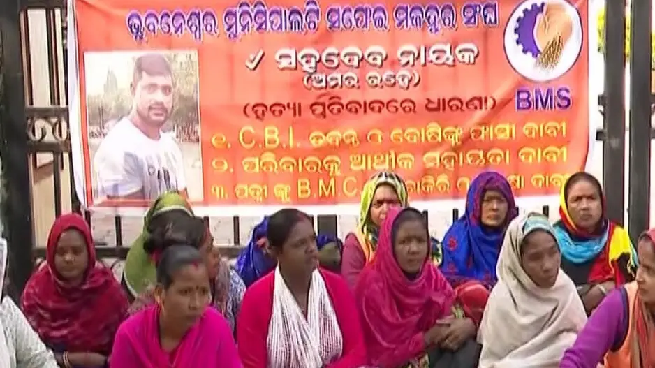 Murder on Rasulgarh flyover: Sanitation workers gherao BMC office, demand CBI probe