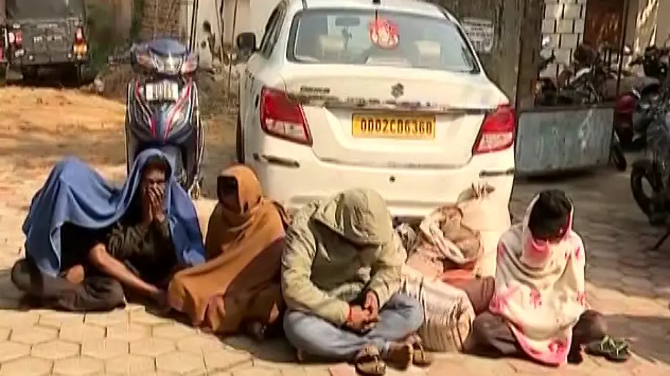Excise dept busts racket involved in supplying illegal country-made liquor from Athagarh to Bhubaneswar slums