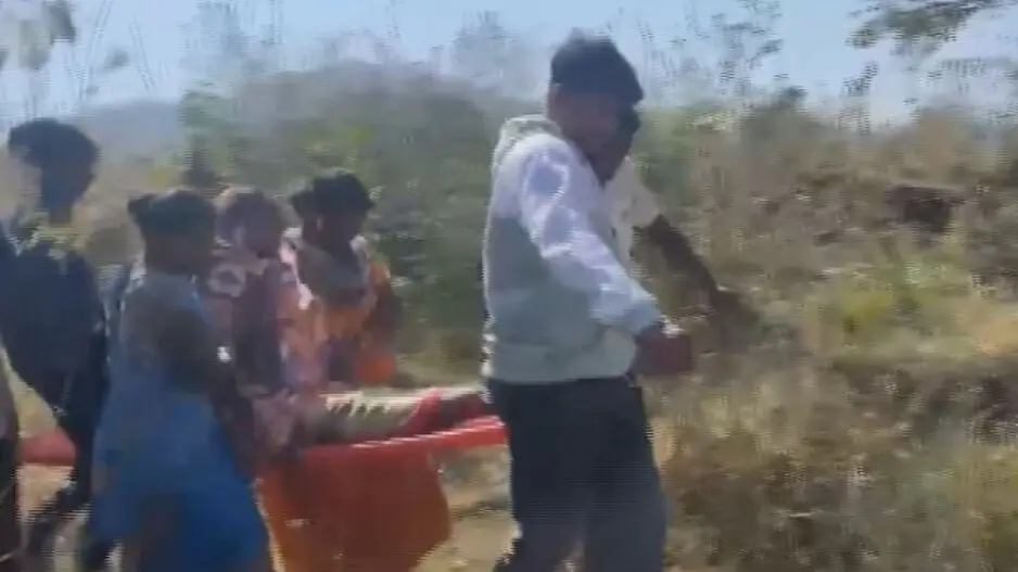 Lack of road forces villagers in Odisha to carry pregnant woman on stretcher for 2km to ambulance