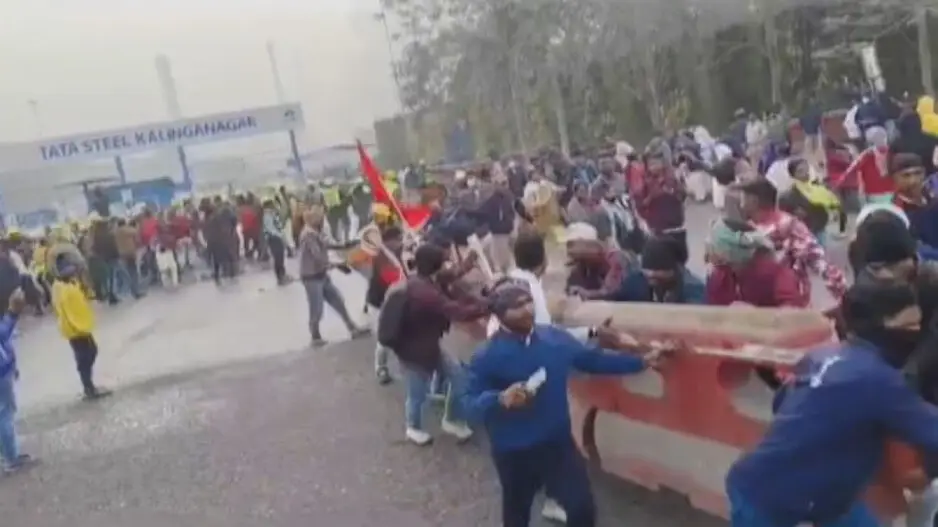 Tension grips Tata Steel Jajpur plant as displaced families engage in face-off with security guards