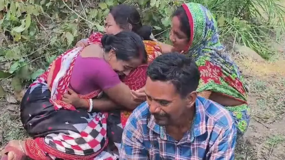 Two school girls found hanging in Malkangiri forest, family members allege murder