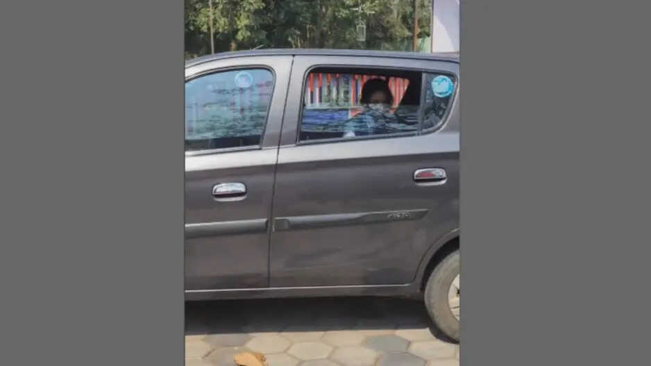 9 YO student stranded in car for nearly an hour; Bhubaneswar traffic police face flak