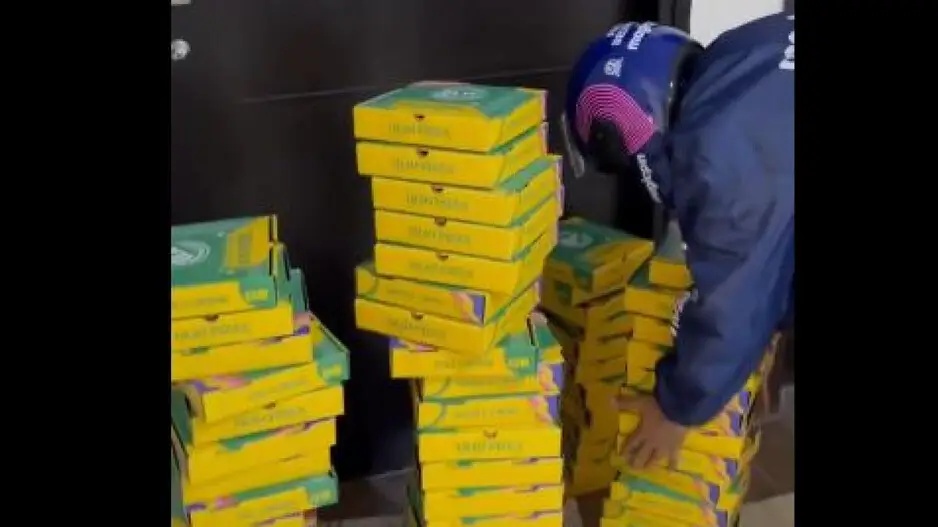 Revenge on Valentine’s Day: Girl sends 100 cash-on-delivery pizzas to ex-boyfriend