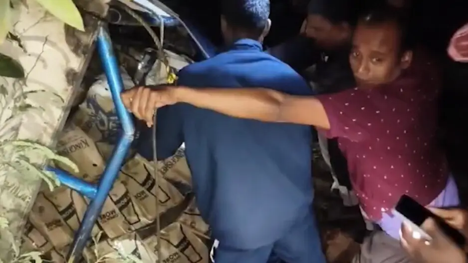 Labourer dies as liquor-laden truck overturns in Odisha’s Jagatsinghpur
