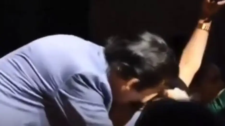 Another video of Udit Narayan kissing a female fan goes viral