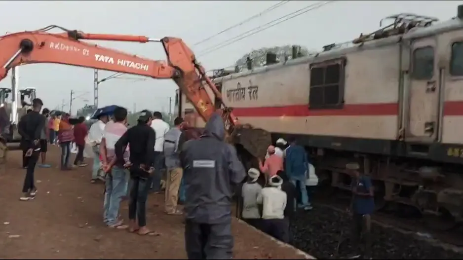 Chennai-New Jalpaiguri Train halted in Balasore after battery box falls off