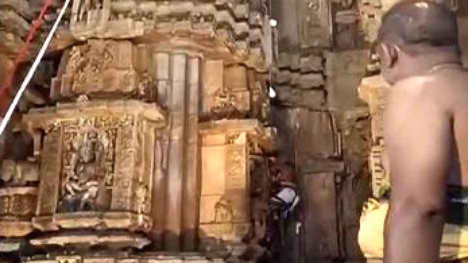 Politics intensifies in Odisha over Lingaraj Temple mishap