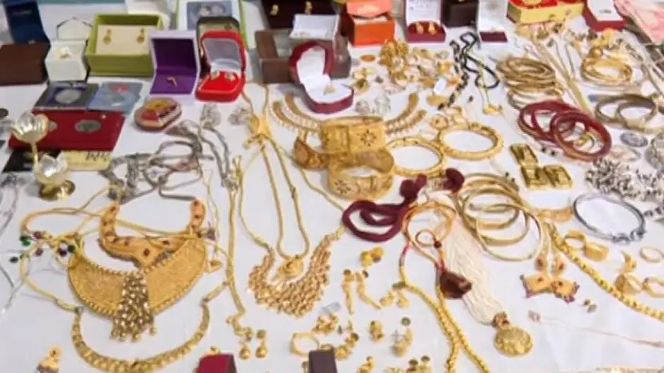 Vigilance unearths 3 buildings, 11 plots, 1.5 kg gold from Odisha transport officer's possession