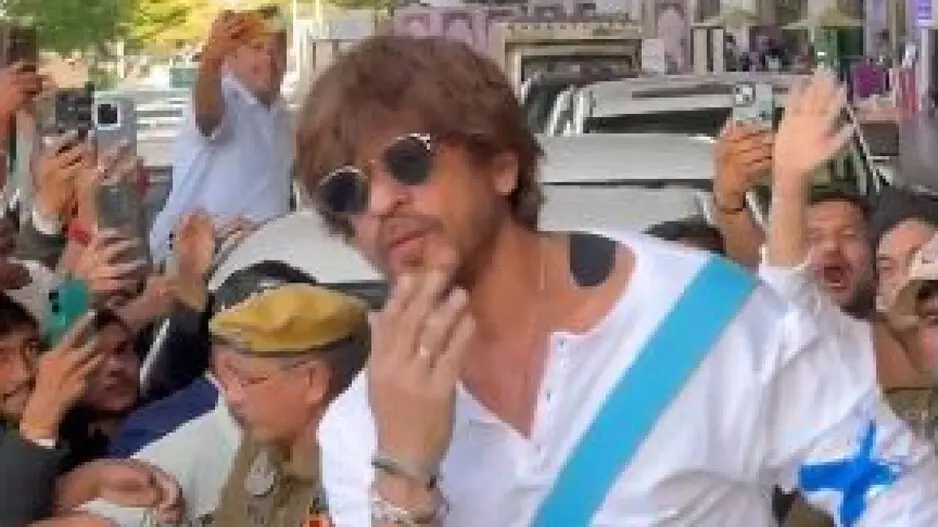 Jaipur turns into Shah Rukh Khan land as King Khan arrives for IIFA - Watch