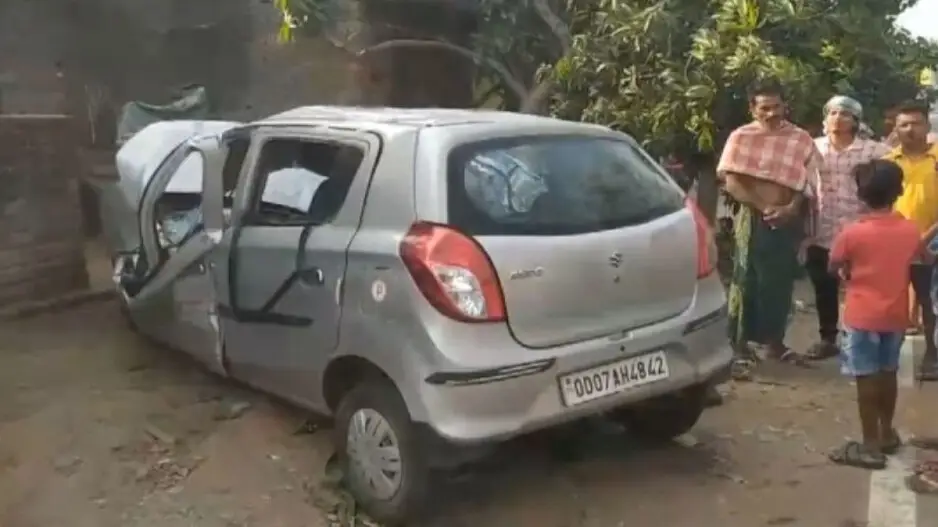 1 killed, 2 critical as car rams into roadside tree in Ganjam